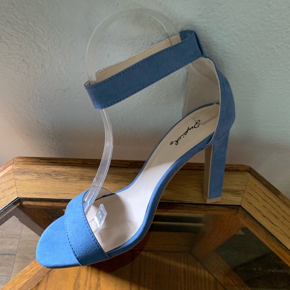 Shoe - Picture 2 of 4